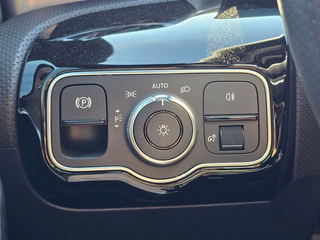 Used 2024 Mercedes-Benz CLA 250 4MATIC w/ AMG Night Package image 34