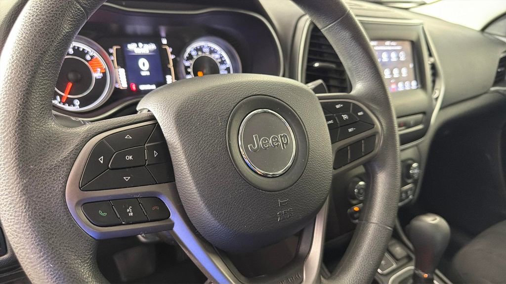 Used 2021 Jeep Cherokee Latitude FWD image 23