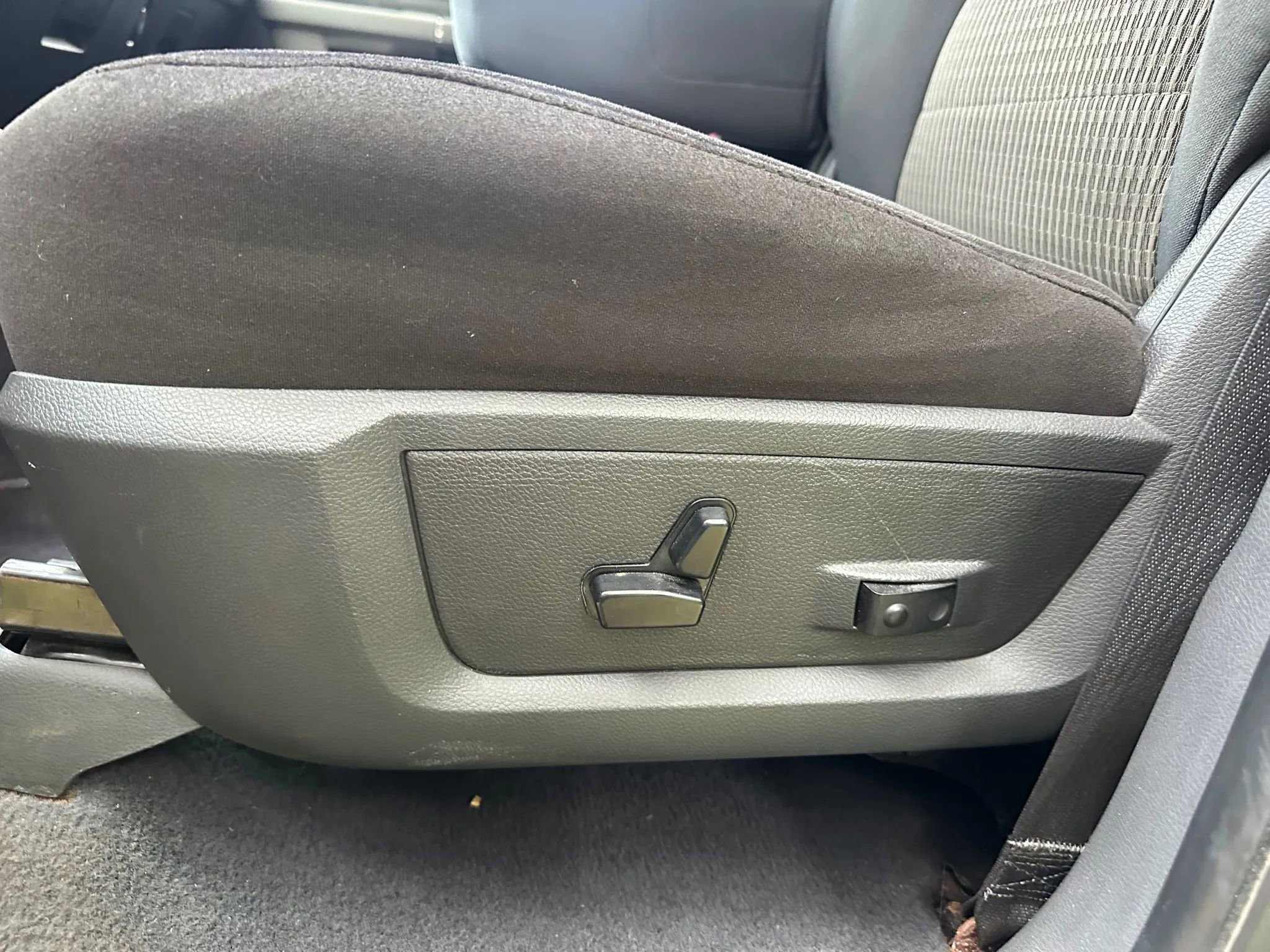 Used 2010 Dodge Ram 1500 Truck SLT w/ Luxury Group image 26