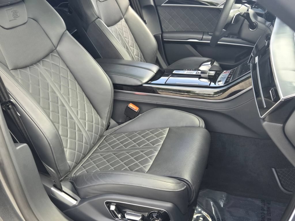Used 2023 Audi S8 w/ S8 Comfort Plus Package AWD/4WD image 21