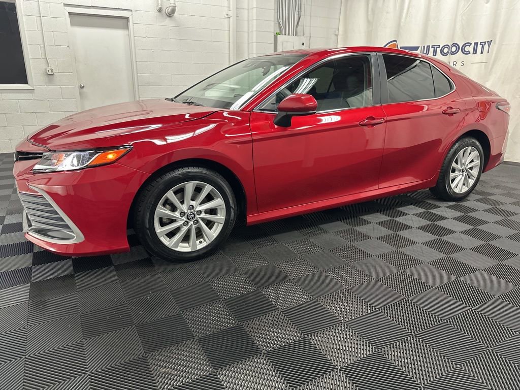 Used 2023 Toyota Camry LE image 5