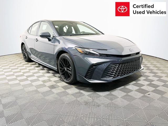Used 2025 Toyota Camry SE image 1