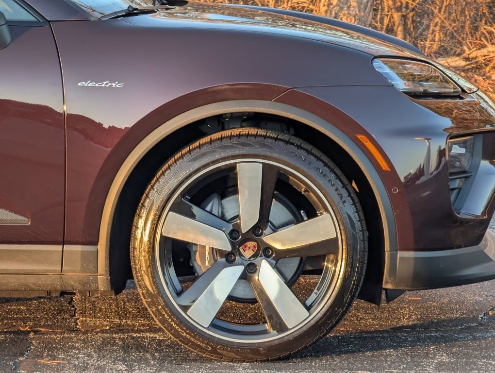 Certified 2025 Porsche Macan Electric image 14