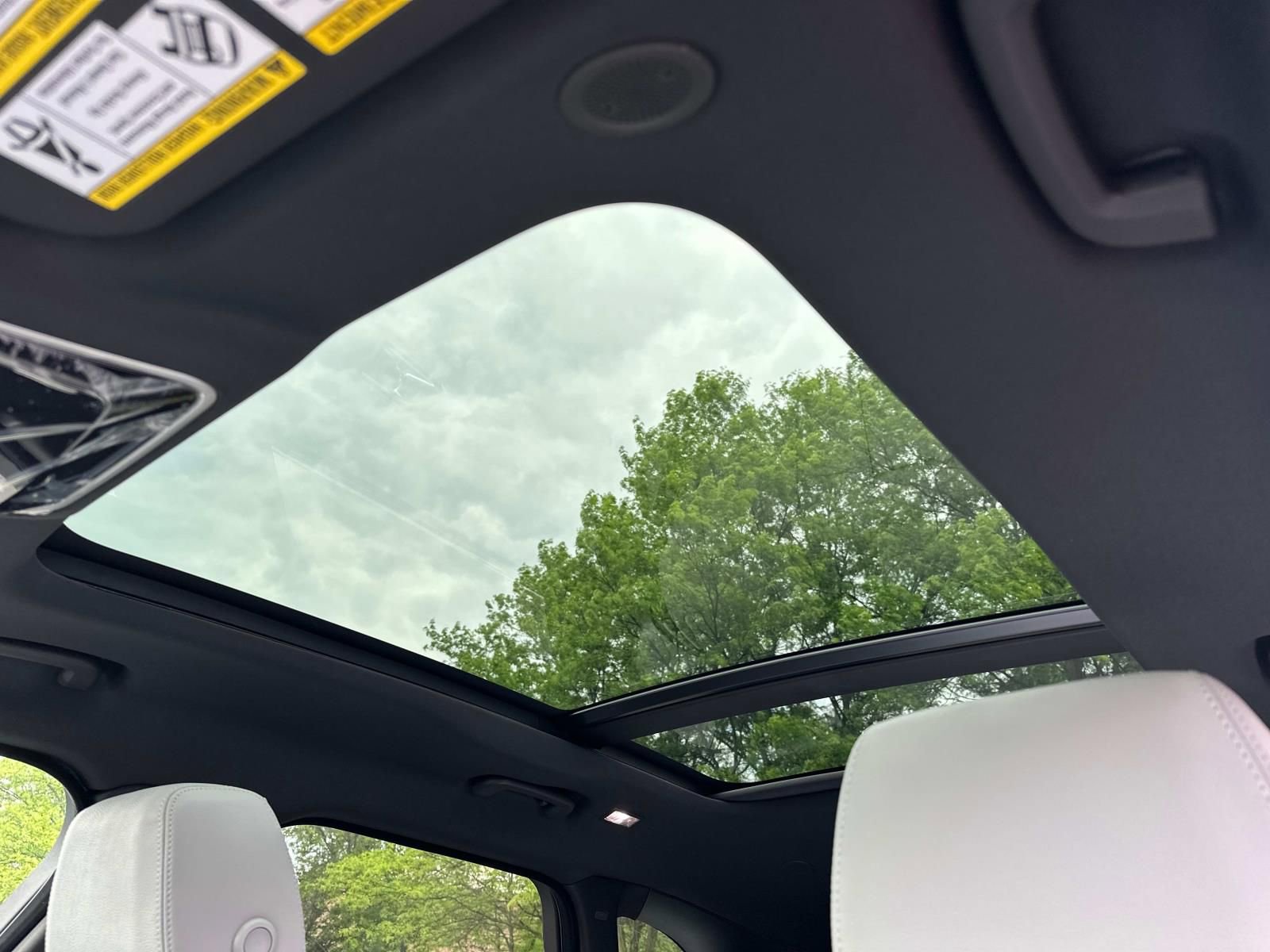 New 2026 Land Rover Range Rover Velar Dynamic SE image 18