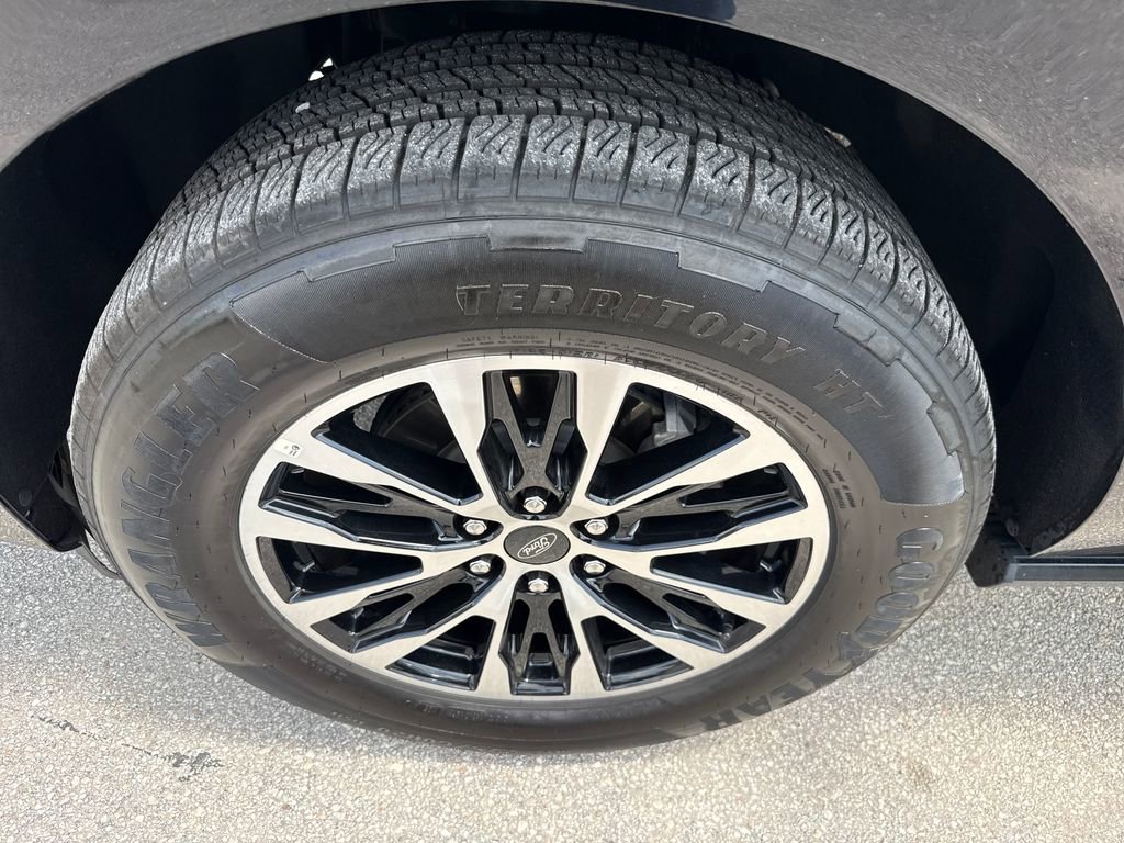Used 2025 Ford Expedition Max Platinum AWD/4WD image 13