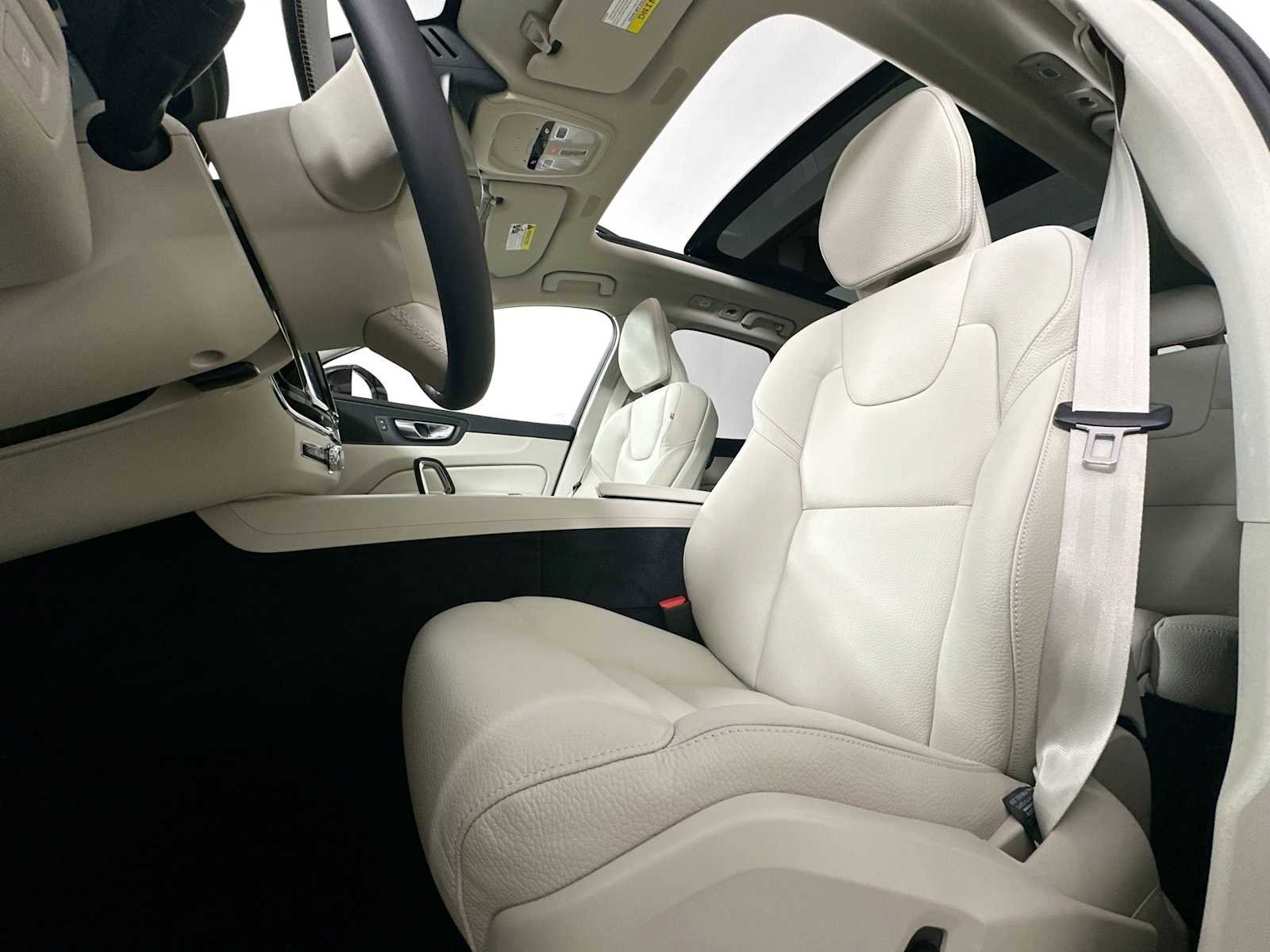 Certified 2025 Volvo XC60 T8 Plus w/ Protection Package Premier image 16