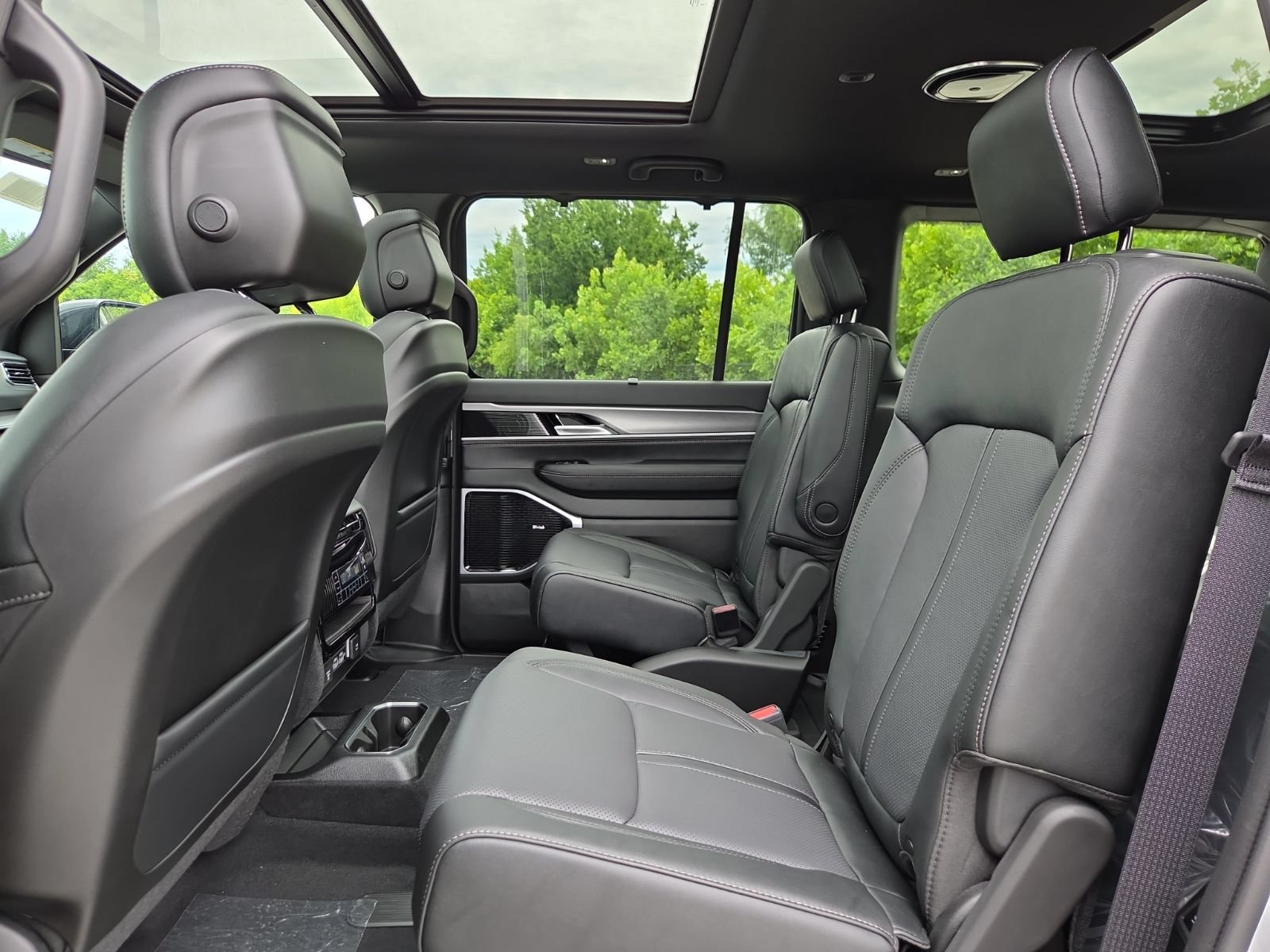 New 2026 Jeep Grand Wagoneer Limited AWD/4WD image 11
