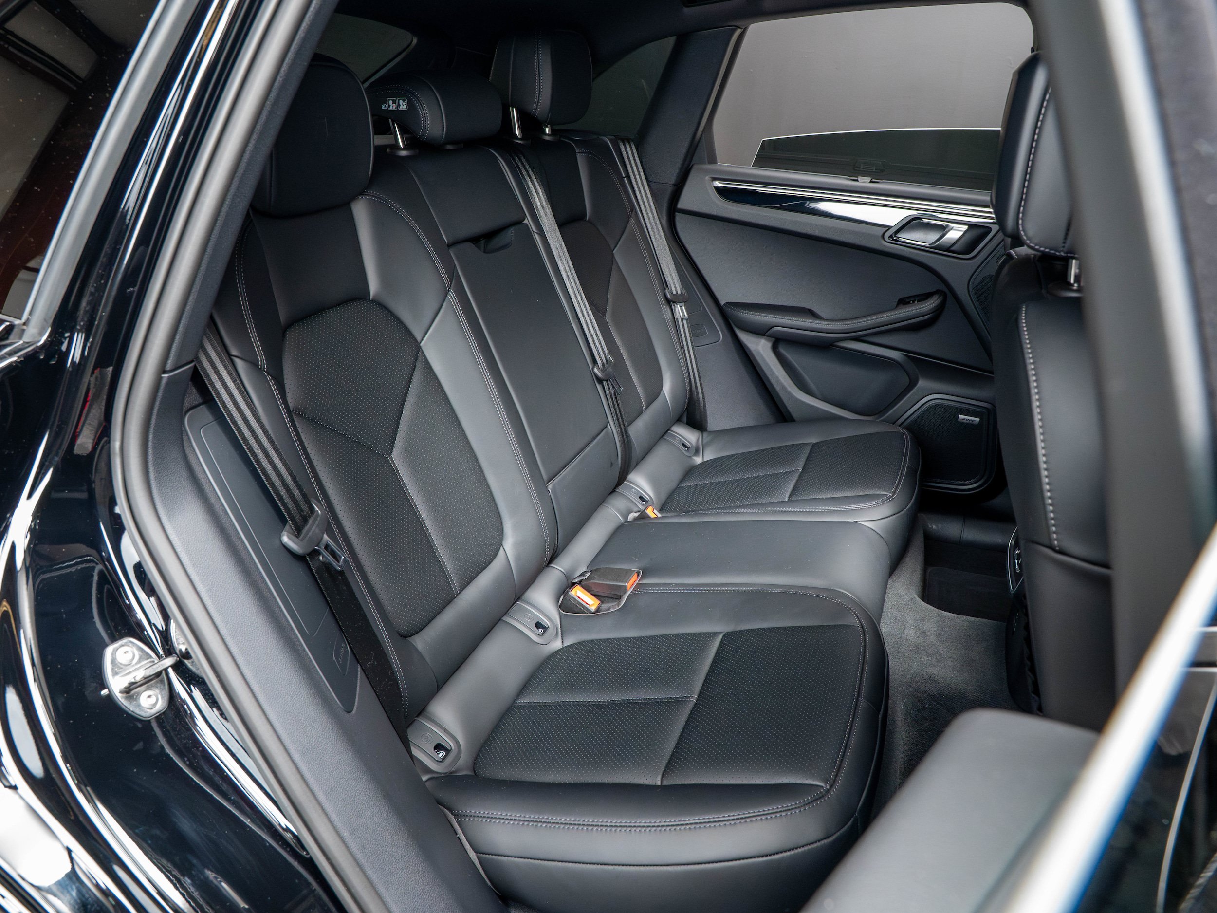 Certified 2026 Porsche Macan AWD/4WD image 44