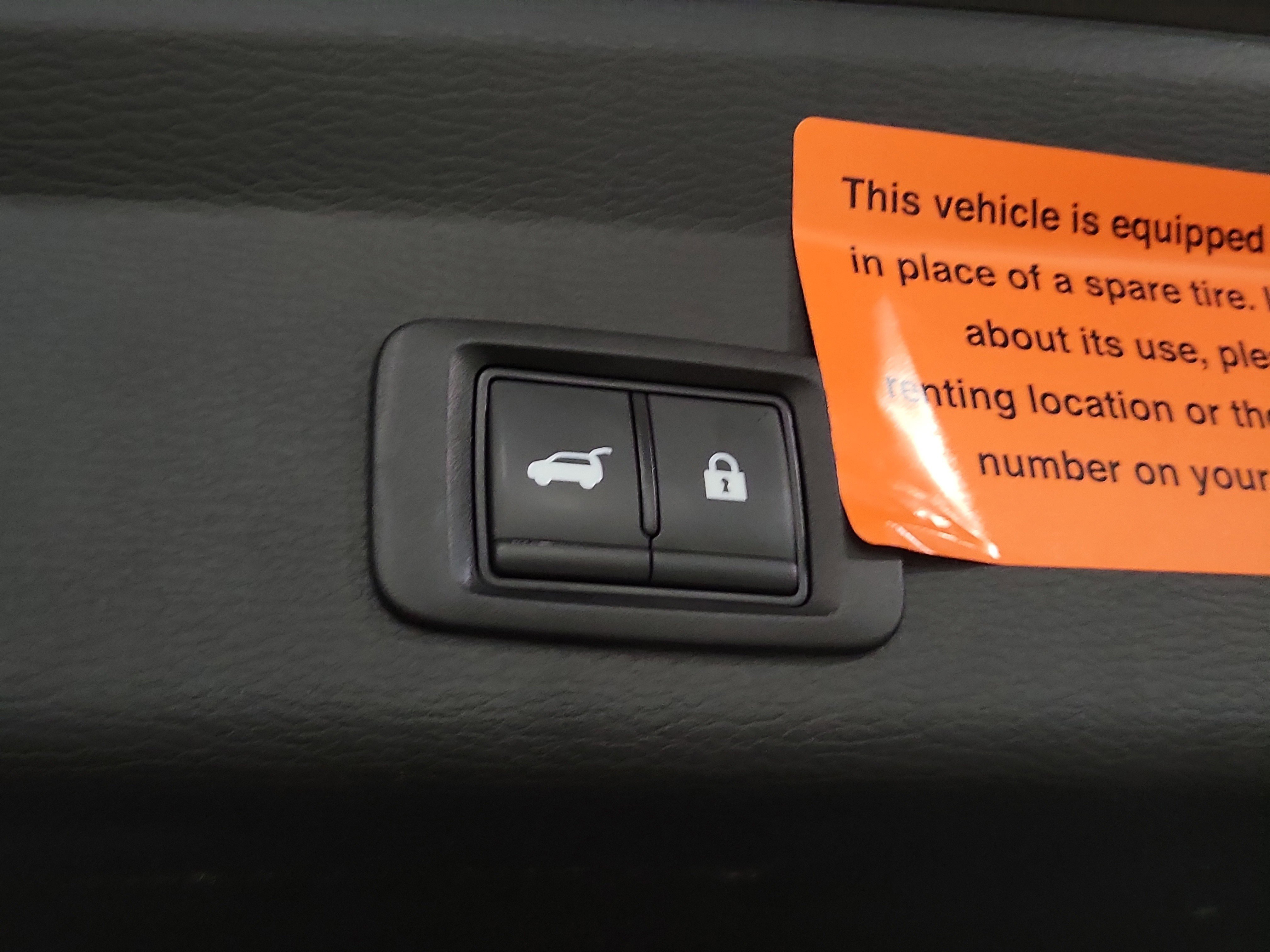 Used 2025 Mitsubishi Outlander SE image 10