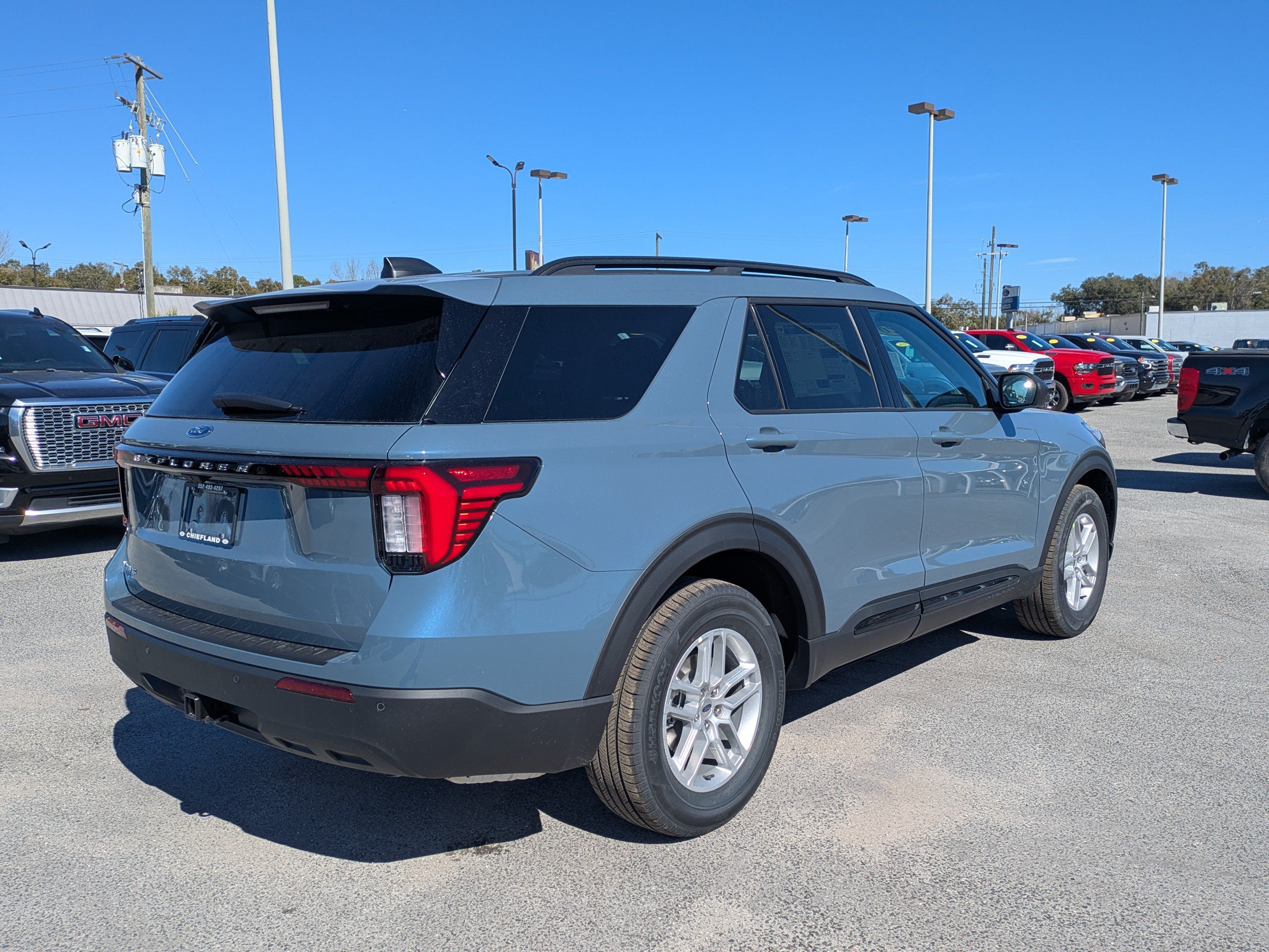 New 2026 Ford Explorer Active RWD image 3