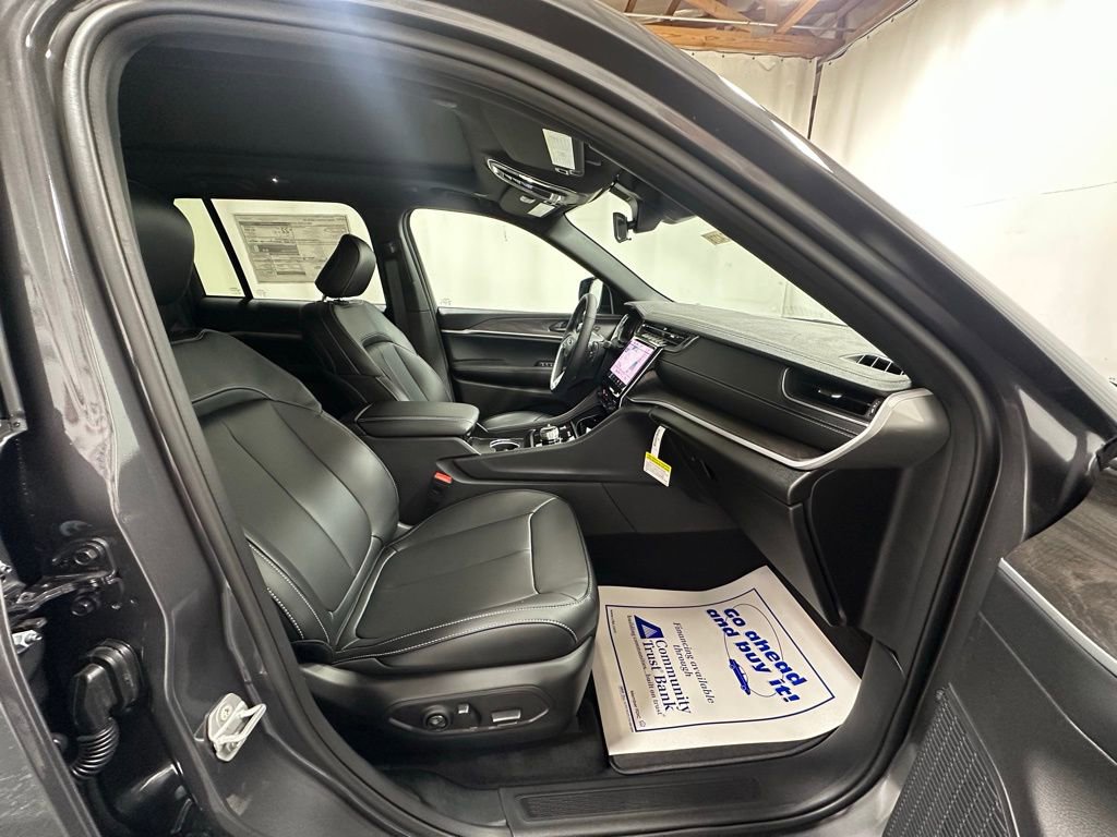 New 2025 Jeep Grand Cherokee Limited image 21