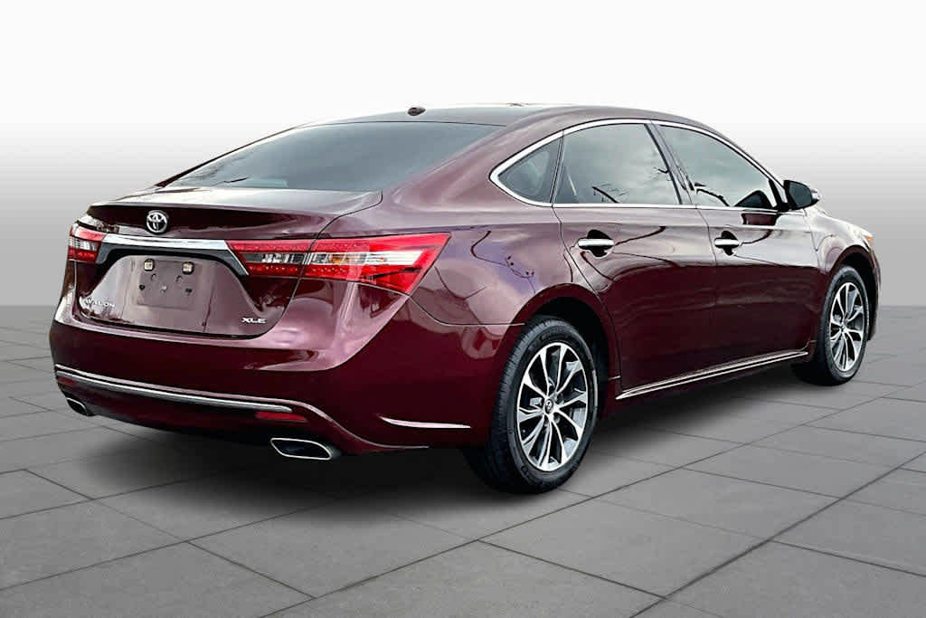 Used 2017 Toyota Avalon XLE Premium image 11