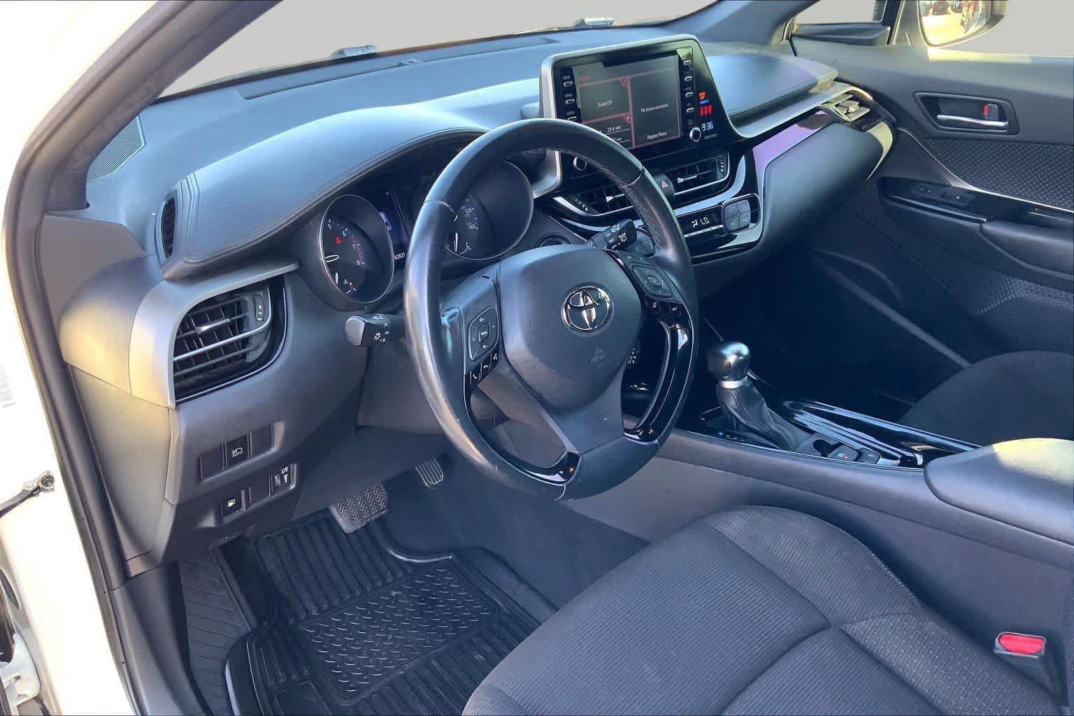 Used 2019 Toyota C-HR XLE FWD image 18
