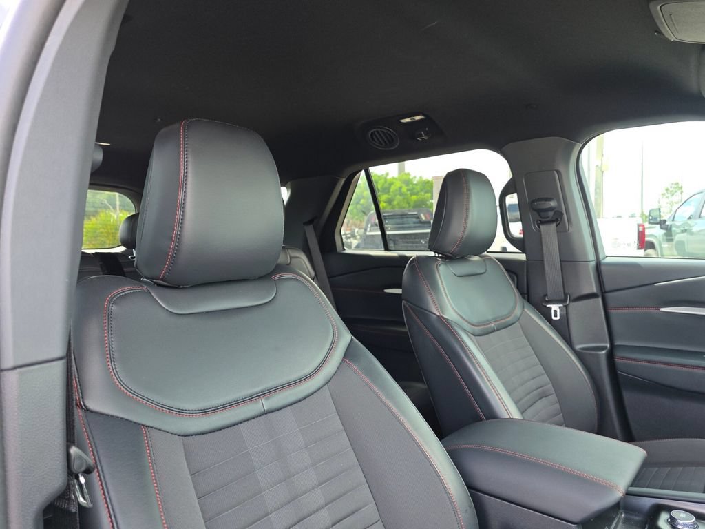 Used 2025 Ford Explorer ST-Line RWD image 16