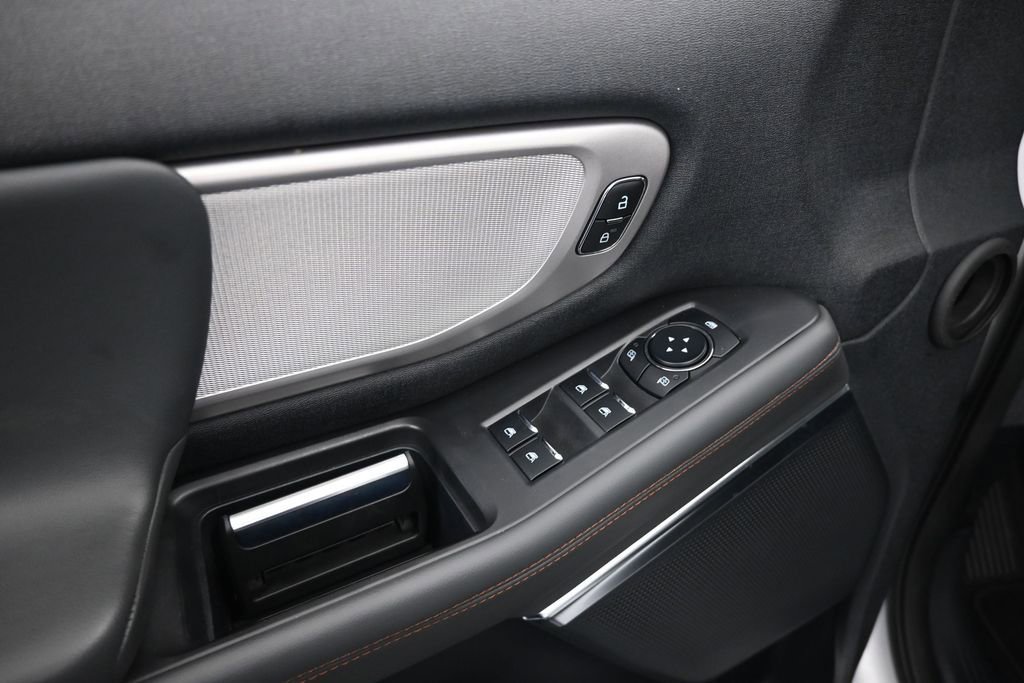 Used 2025 Ford Expedition Active AWD/4WD image 11