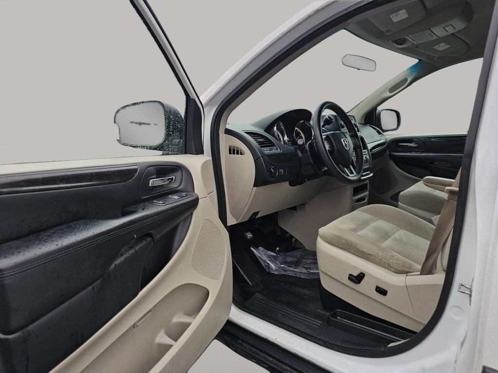 Used 2014 RAM C/V Tradesman image 17