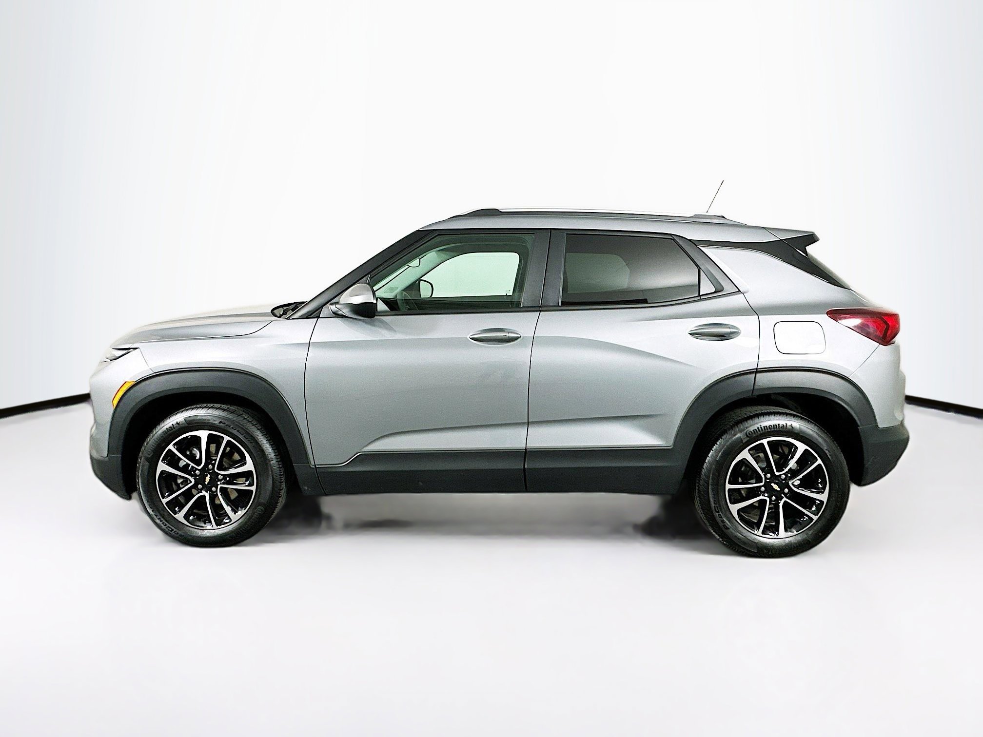 Used 2025 Chevrolet TrailBlazer LT image 4