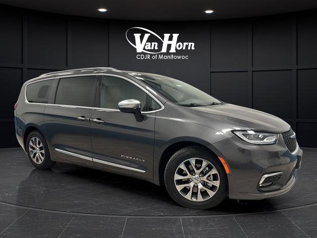 Used 2023 Chrysler Pacifica Pinnacle FWD image 1