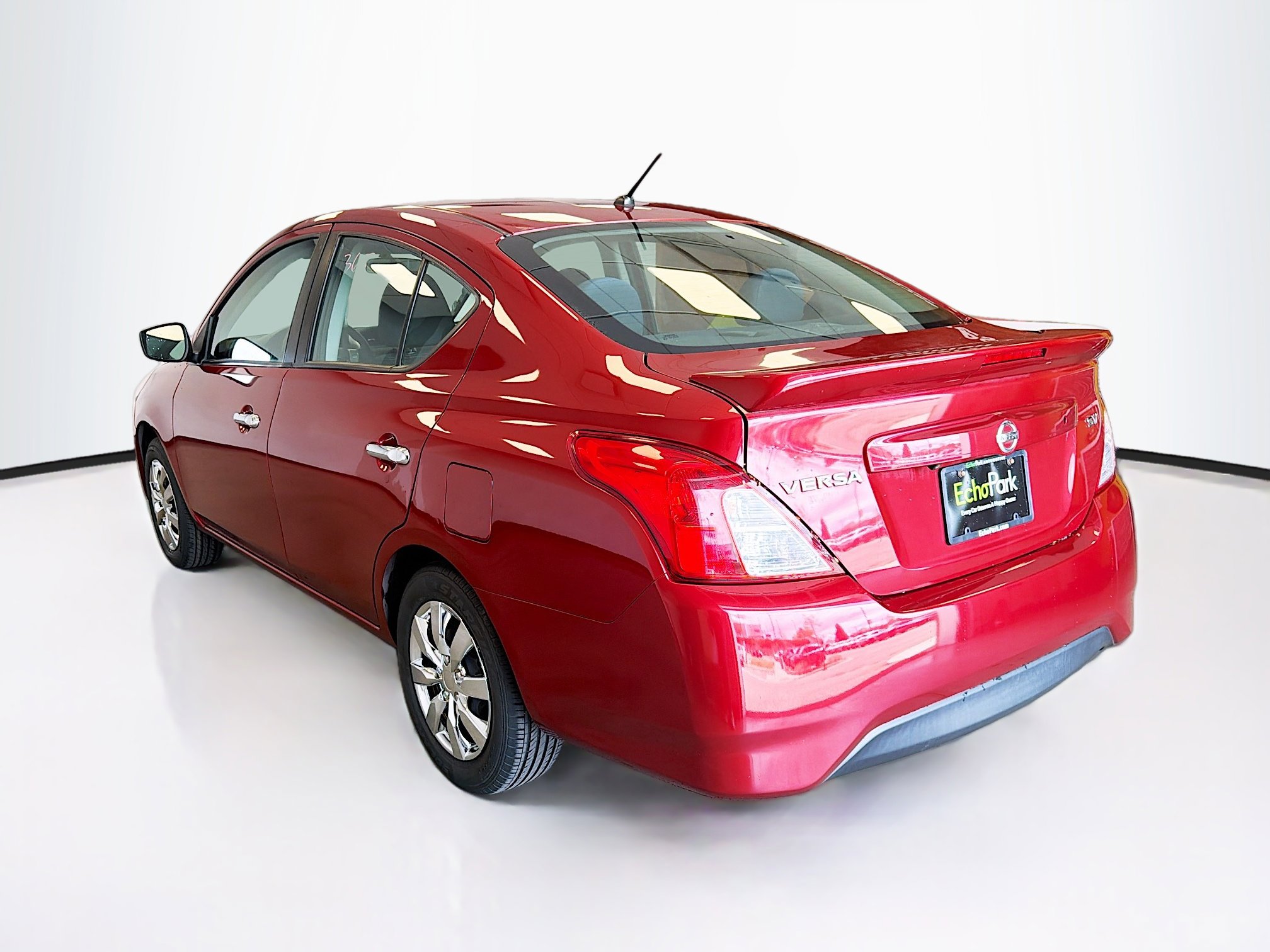 Used 2019 Nissan Versa SV FWD image 5