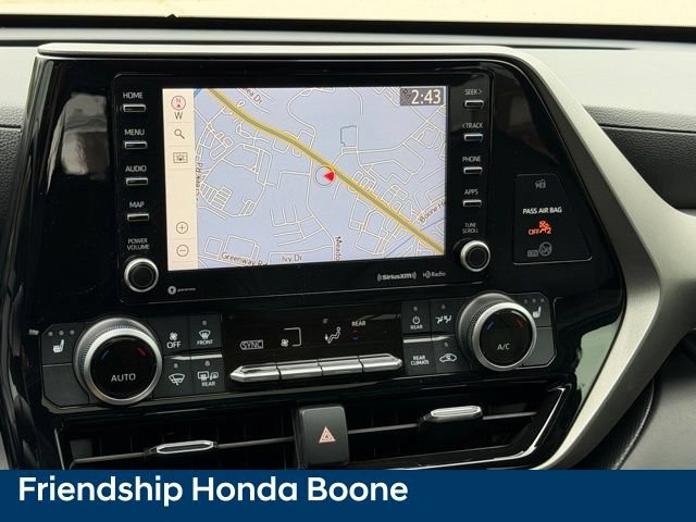 Used 2020 Toyota Highlander XLE AWD/4WD image 24