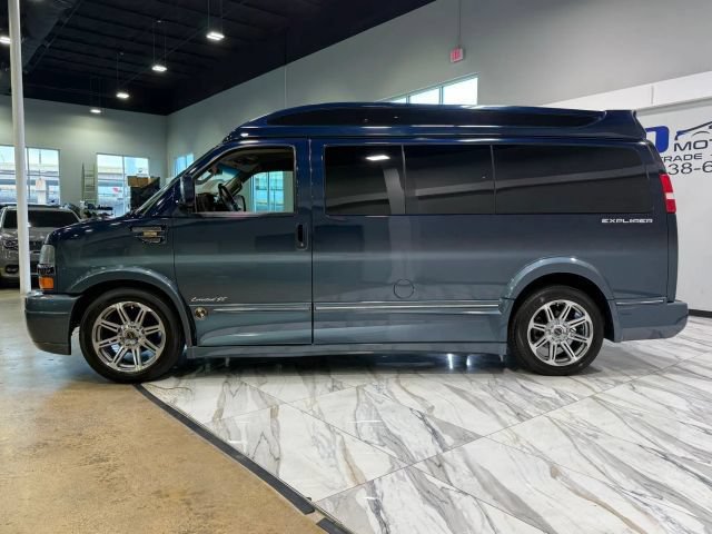 Used 2017 Chevrolet Express 2500 RWD image 9