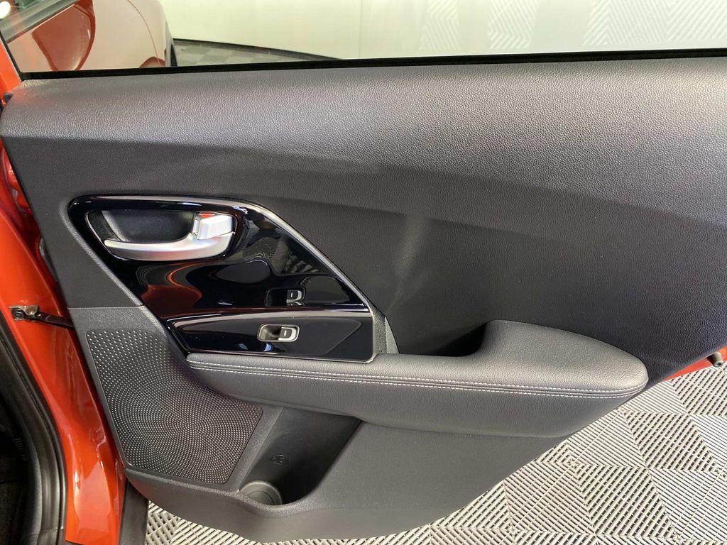 Used 2022 Kia Niro Touring Special Edition FWD image 26