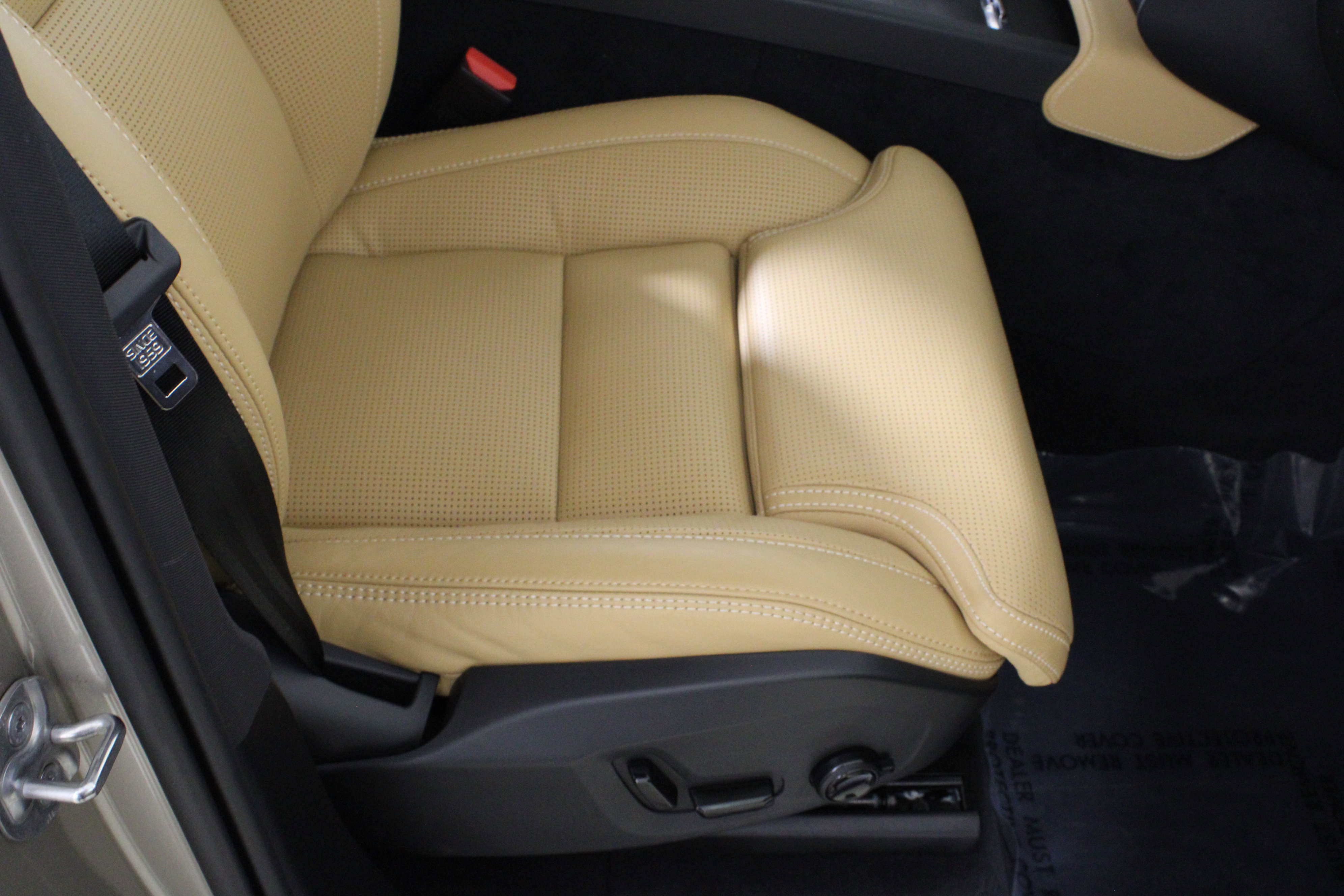 Used 2025 Volvo XC90 B6 Ultra w/ Protection Package Premier image 18