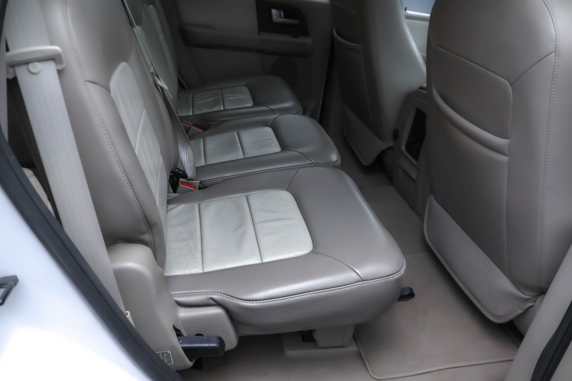 Used 2004 Ford Expedition Eddie Bauer image 19