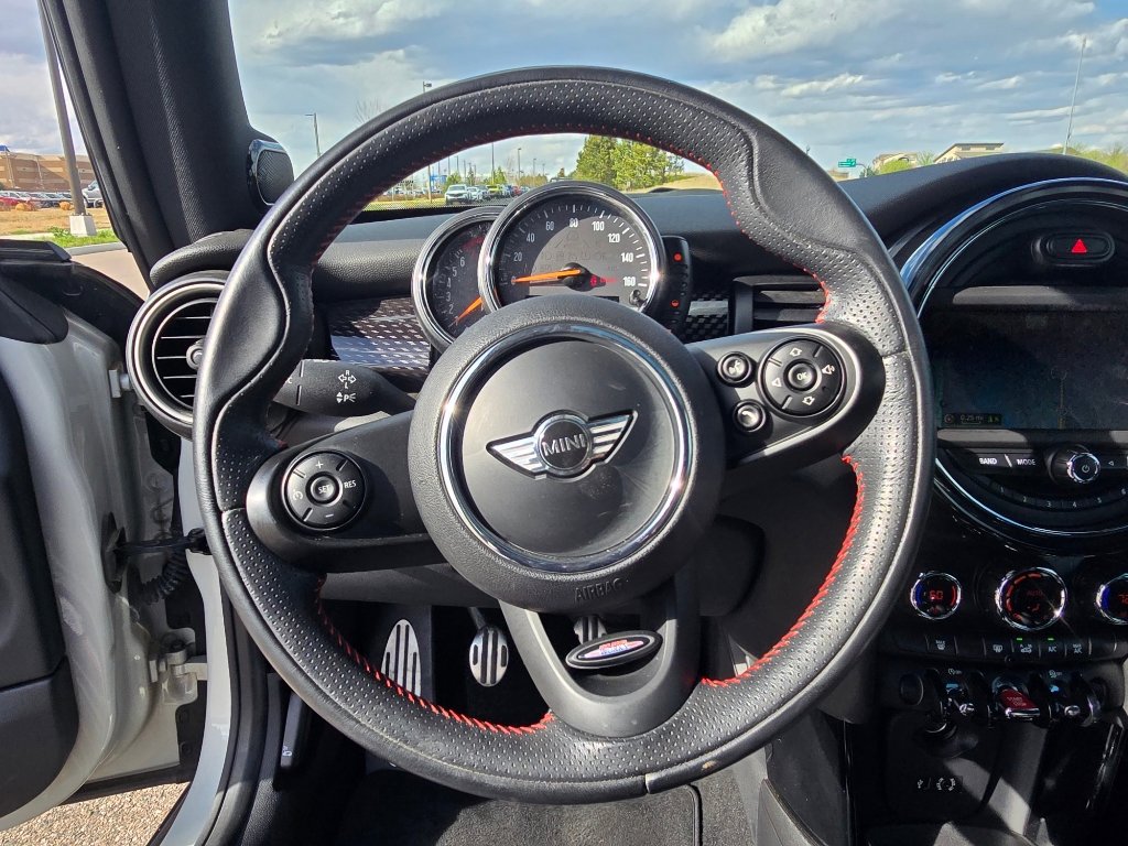 Used 2015 MINI Cooper S image 29