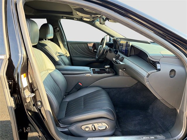 Used 2023 Lexus LS 500 AWD w/ Luxury Package image 15
