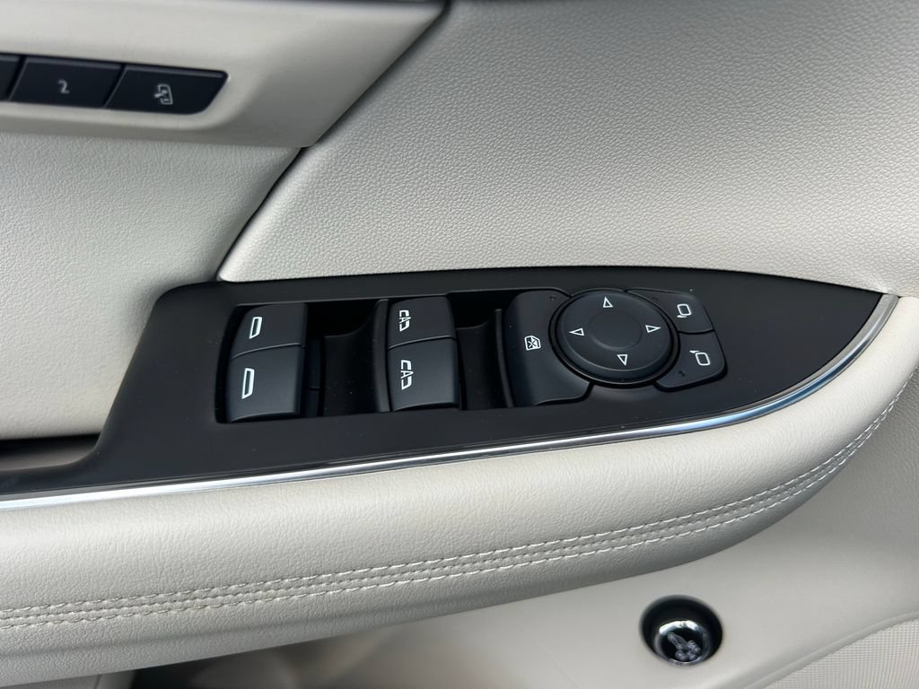 Used 2023 Buick Envision Essence AWD/4WD image 23