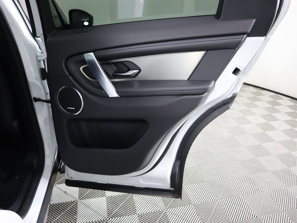 Used 2025 Land Rover Discovery Sport Dynamic SE image 28