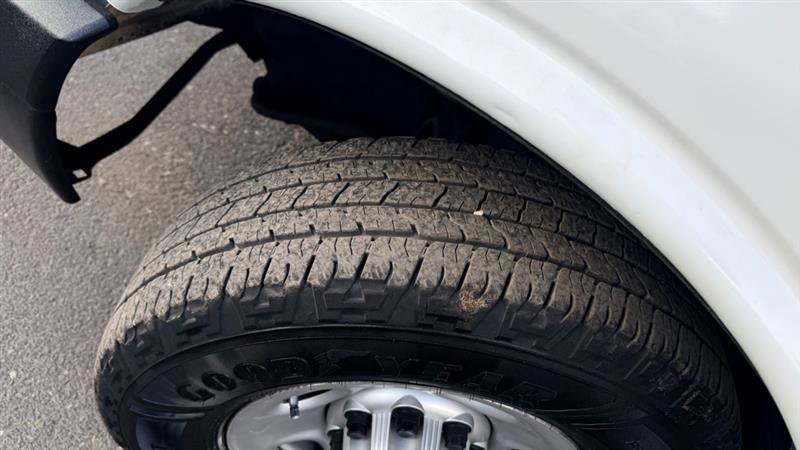 Used 2011 Chevrolet Express 2500 RWD image 22