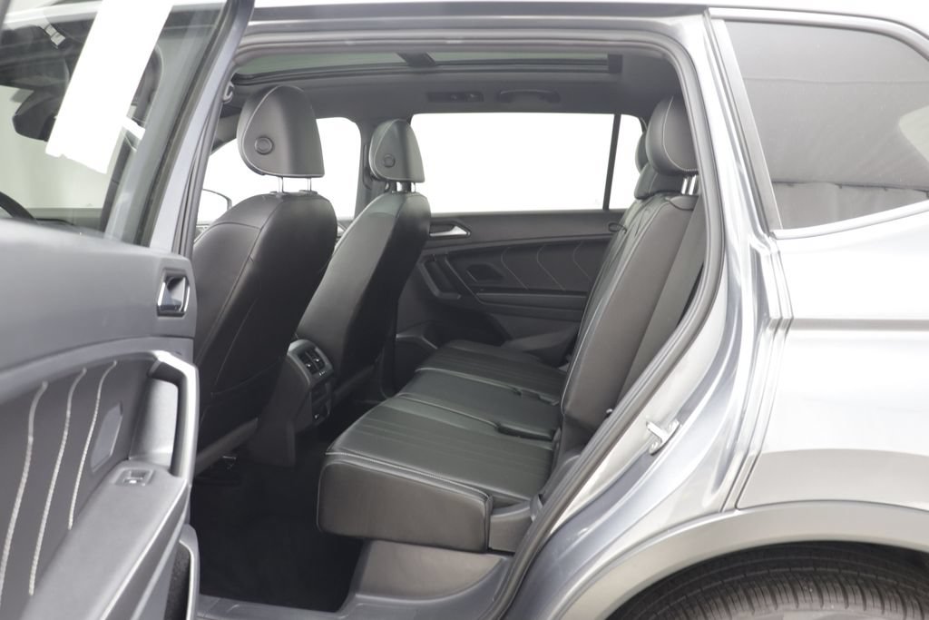 Certified 2023 Volkswagen Tiguan SE R-Line FWD image 13