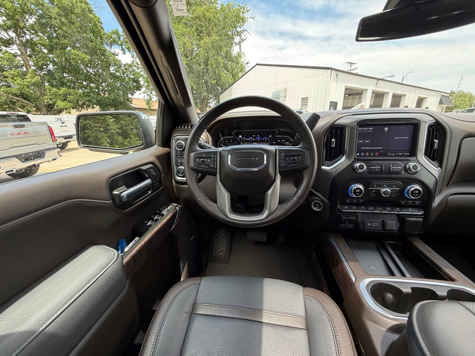 Used 2022 GMC Sierra 1500 Denali w/ Driver Alert Package II AWD/4WD image 2