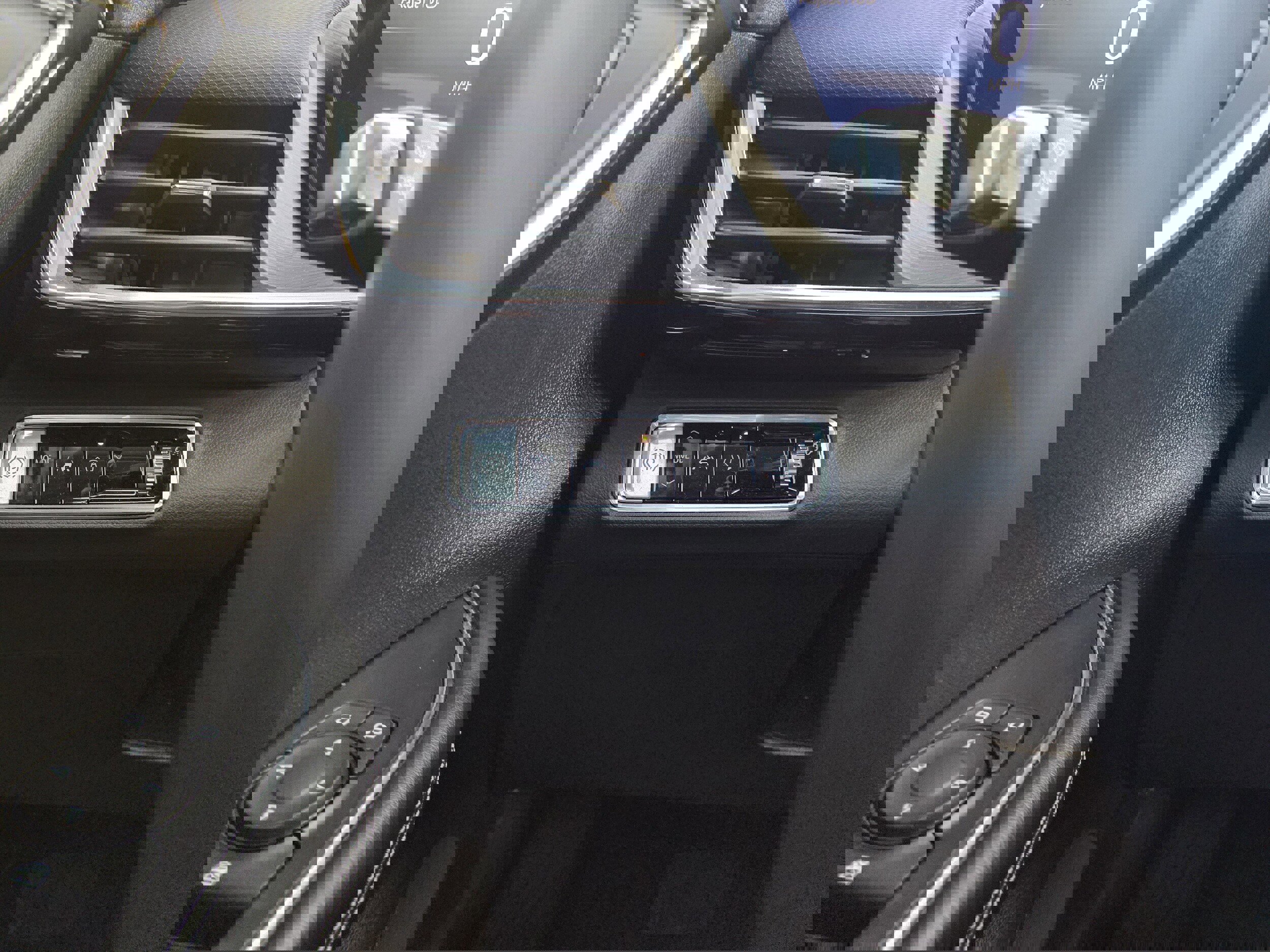 Used 2025 Buick Envision Preferred image 36