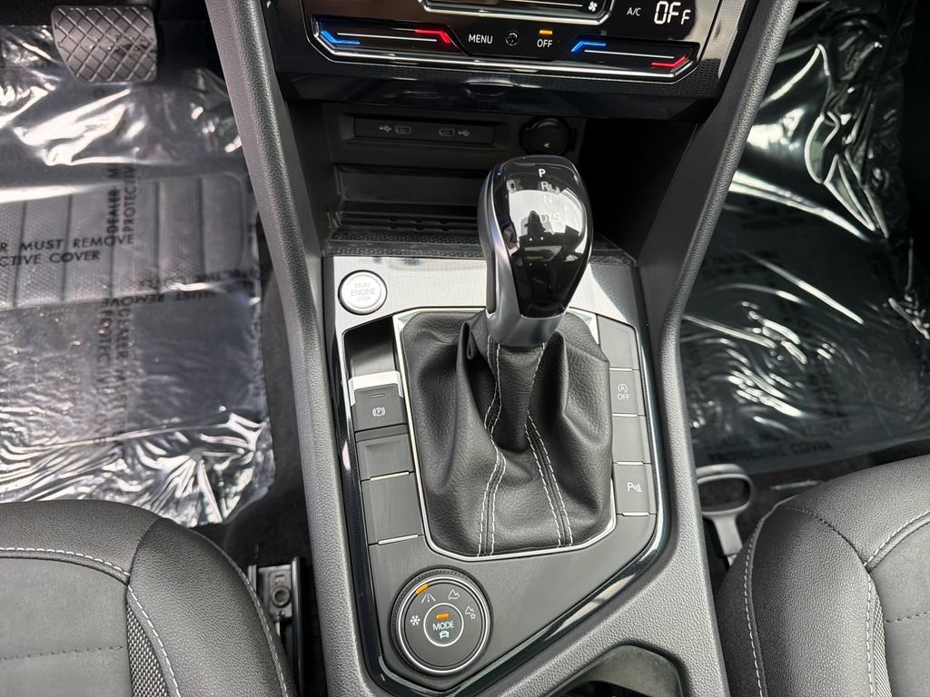 Certified 2025 Volkswagen Taos SE AWD/4WD image 27