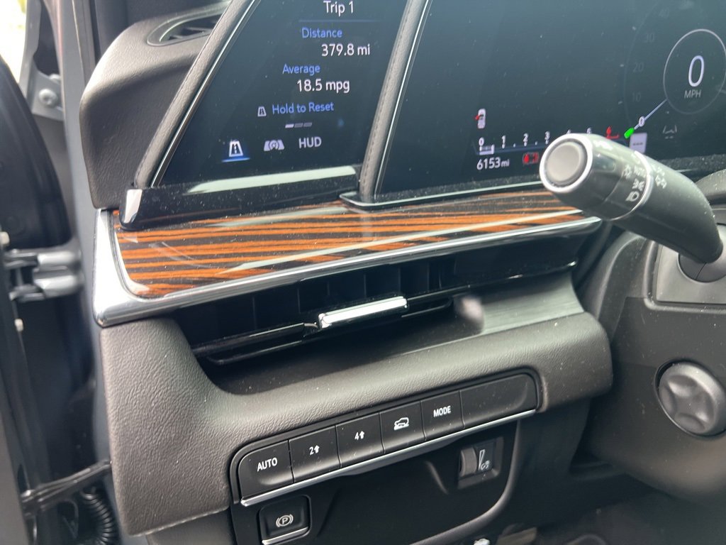 Used 2024 Cadillac Escalade ESV Premium Luxury image 30