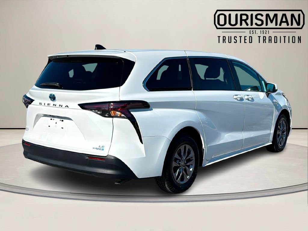 Used 2024 Toyota Sienna LE image 5