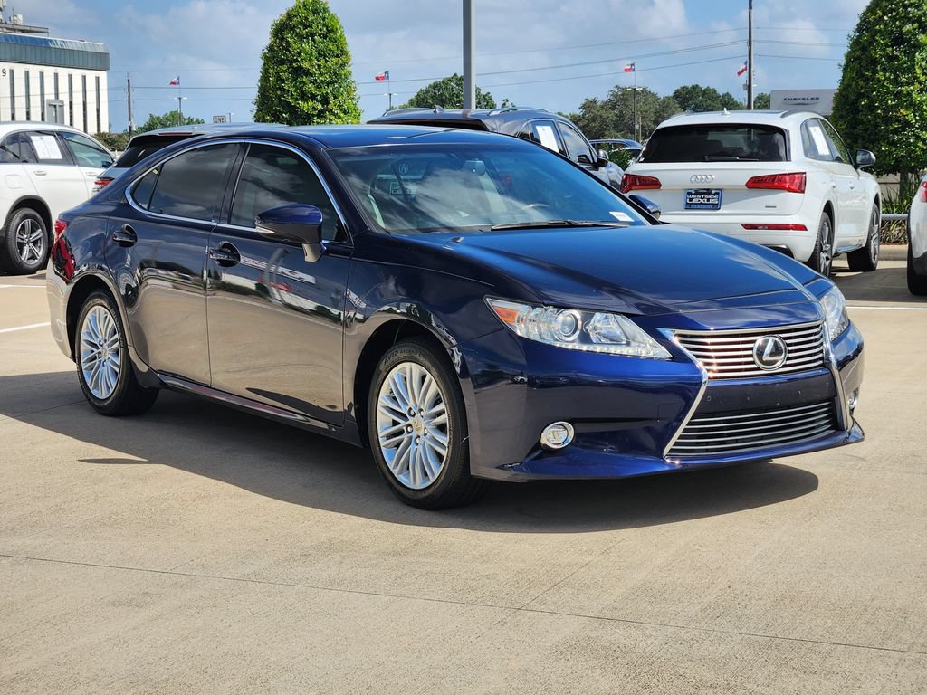 Used 2014 Lexus ES 350 w/ Luxury Package FWD image 3