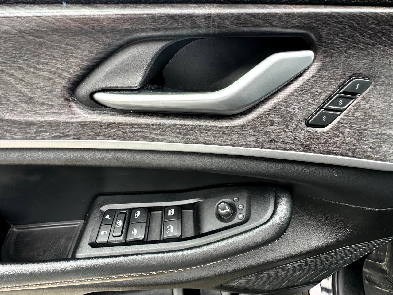 Used 2024 Jeep Grand Cherokee L Limited w/ Luxury Tech Group II AWD/4WD image 19