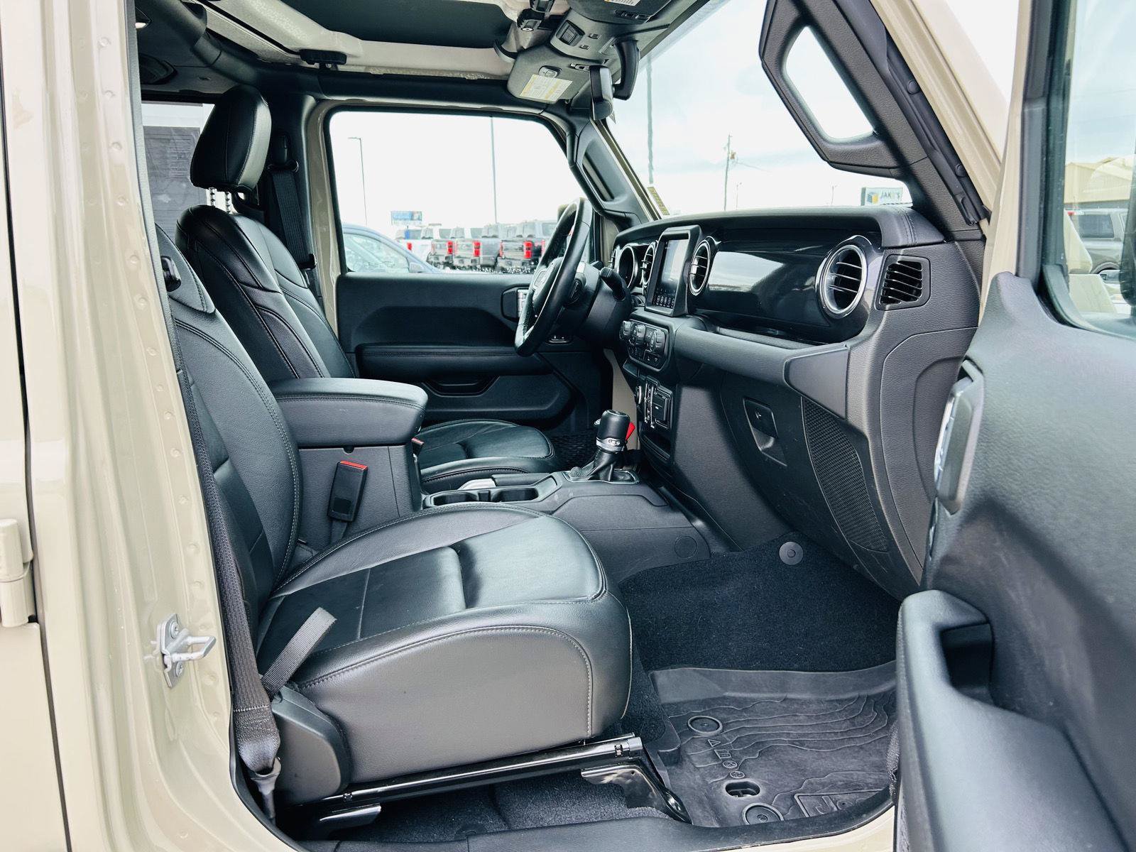 Used 2022 Jeep Wrangler Unlimited Sahara AWD/4WD image 27