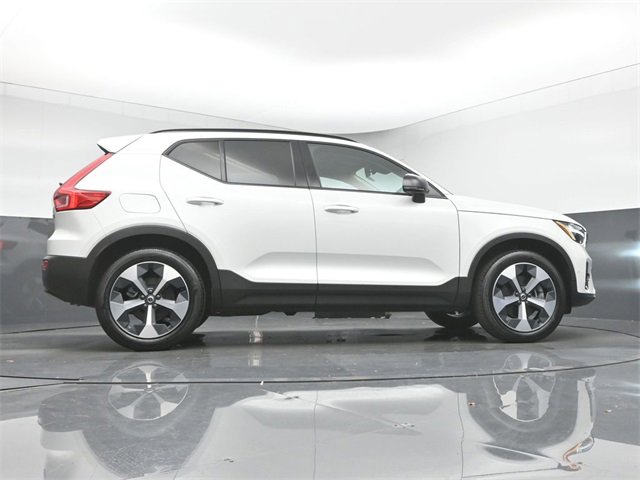 Used 2024 Volvo XC40 B5 Plus image 42