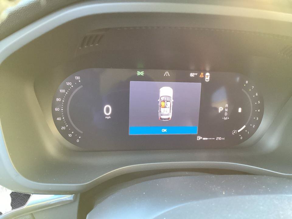 New 2027 Volvo XC60 B5 Plus AWD/4WD image 11