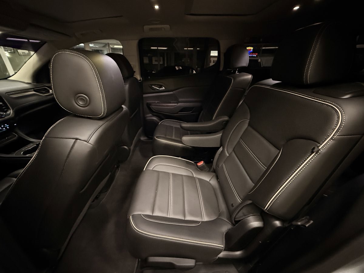 Used 2023 GMC Acadia Denali w/ Denali Technology Package FWD image 26