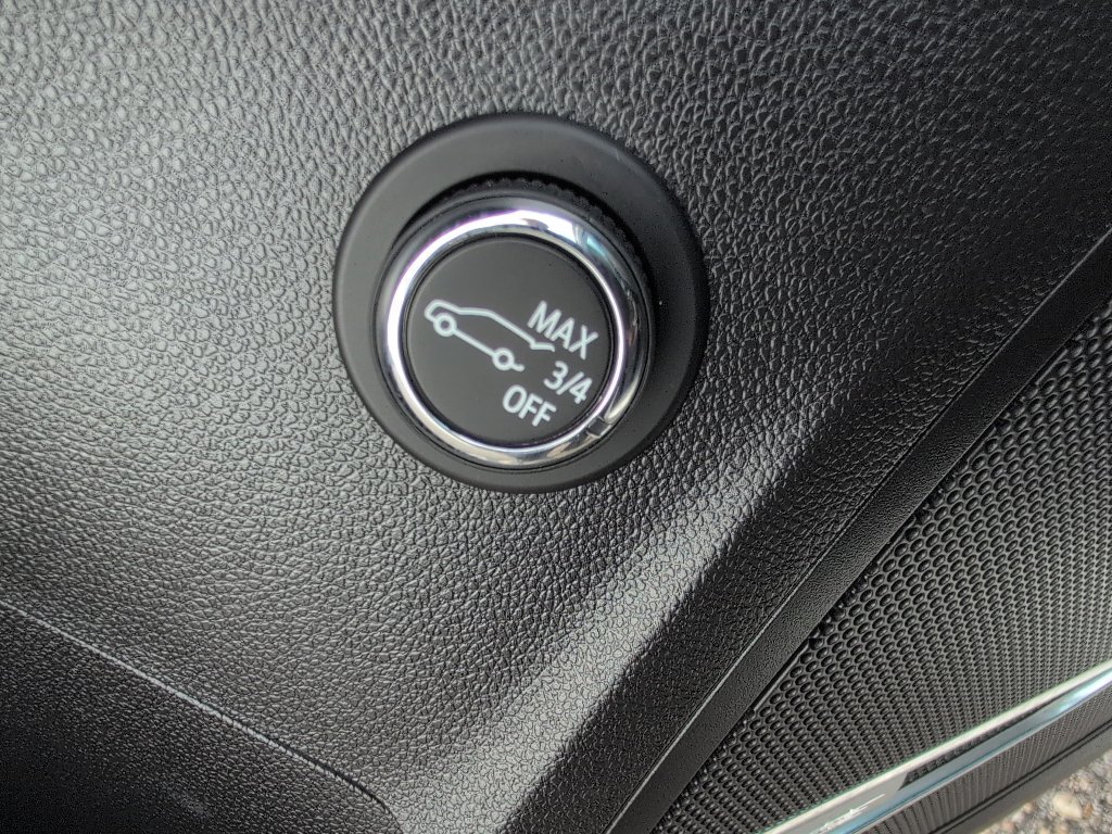 Used 2023 Buick Envision Essence w/ Technology Package I image 39