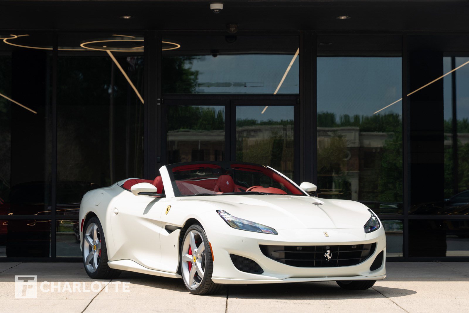 Used 2019 Ferrari Portofino image 1