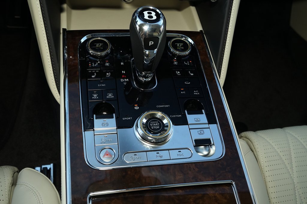 Used 2021 Bentley Flying Spur V8 image 19