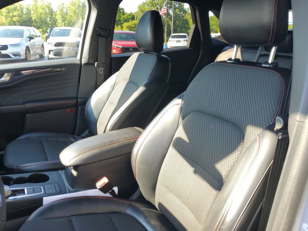 Used 2025 Ford Escape ST-Line Select AWD/4WD image 10