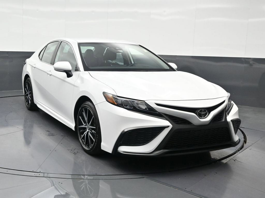 Used 2024 Toyota Camry SE image 8